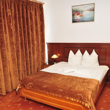Hotel Emma Est Craiova Dış mekan fotoğraf