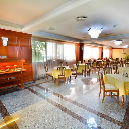 Hotel Emma Est Craiova Dış mekan fotoğraf