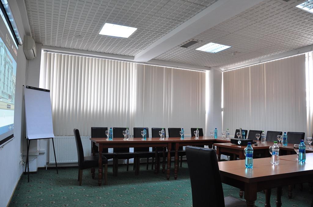 Hotel Emma Est Craiova Dış mekan fotoğraf