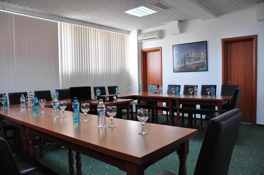 Hotel Emma Est Craiova Dış mekan fotoğraf