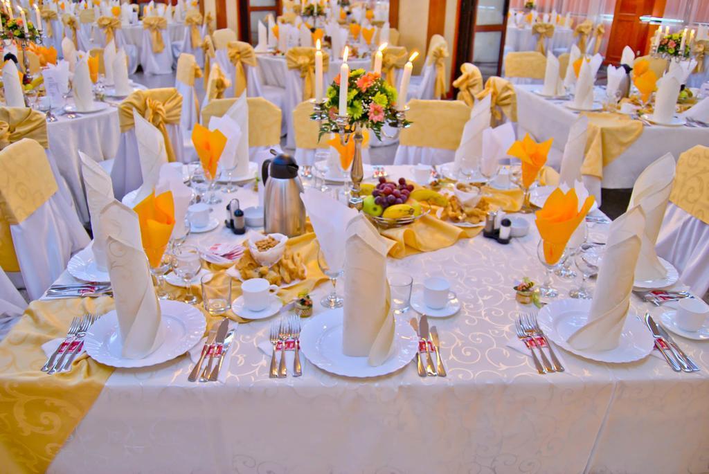 Hotel Emma Est Craiova Dış mekan fotoğraf
