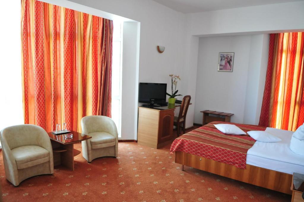 Hotel Emma Est Craiova Dış mekan fotoğraf