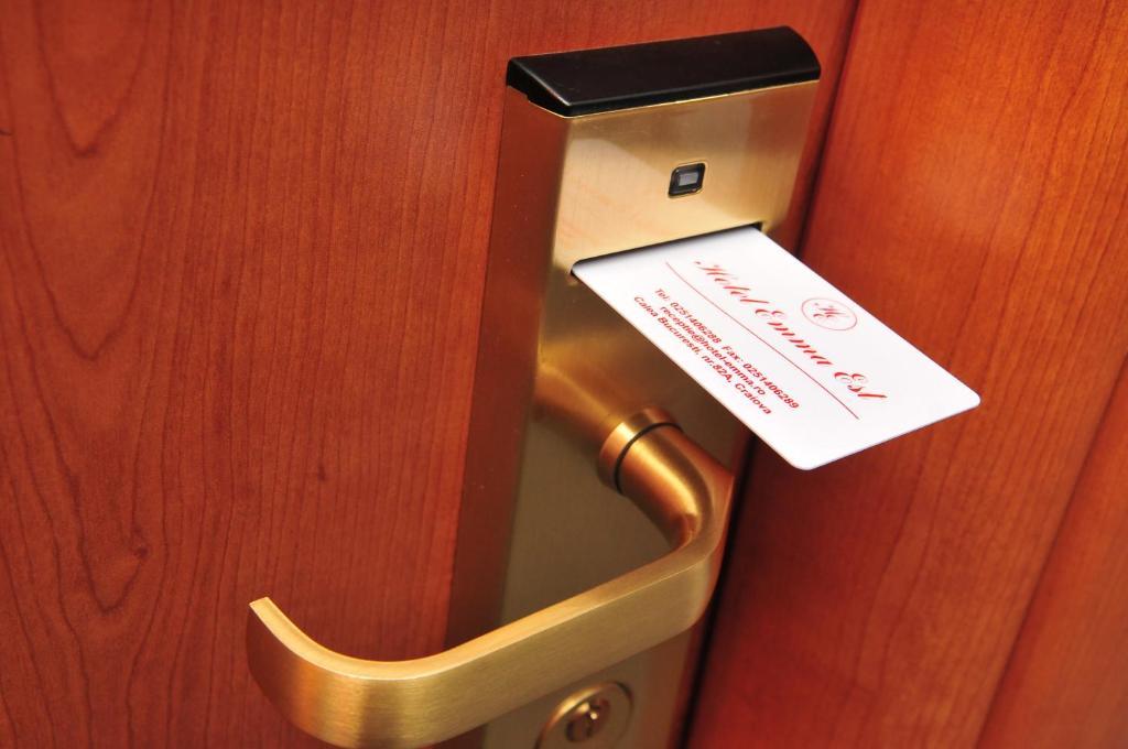 Hotel Emma Est Craiova Dış mekan fotoğraf