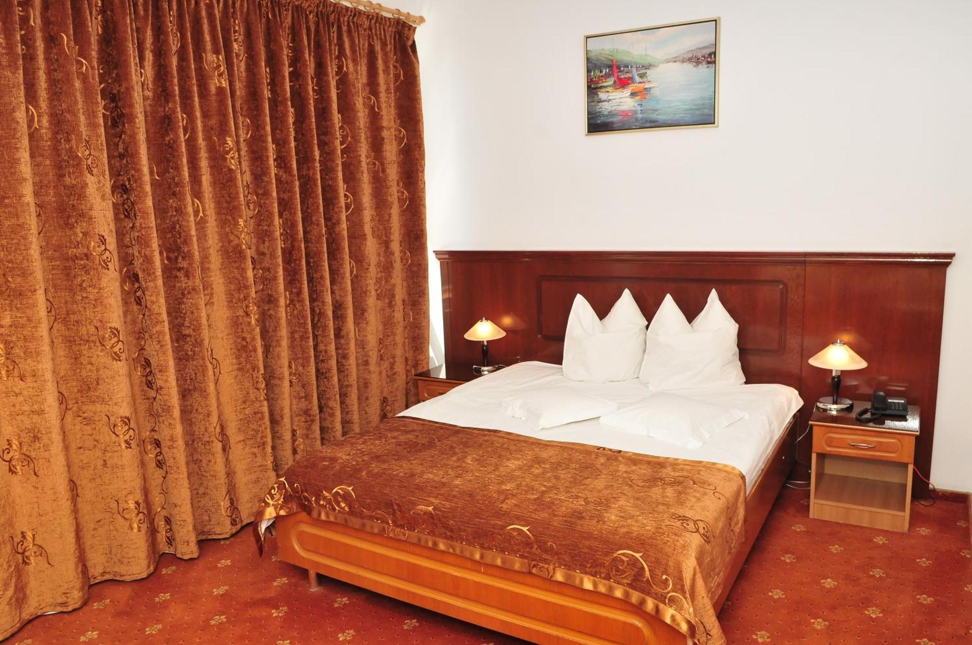 Hotel Emma Est Craiova Dış mekan fotoğraf