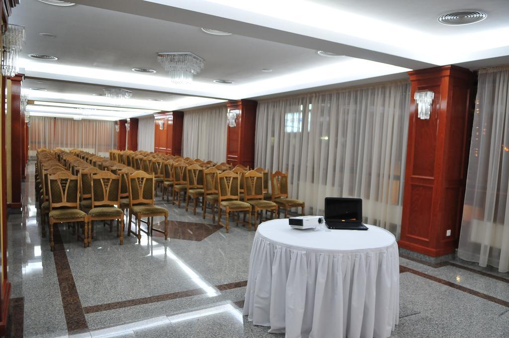 Hotel Emma Est Craiova Dış mekan fotoğraf
