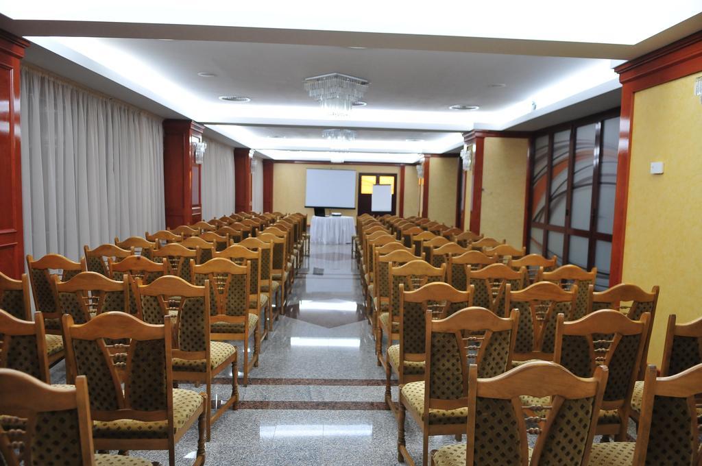 Hotel Emma Est Craiova Dış mekan fotoğraf