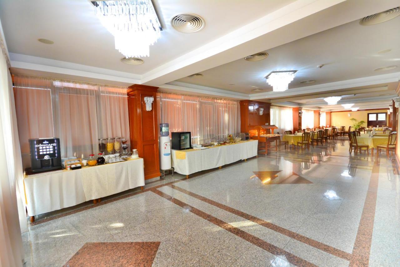 Hotel Emma Est Craiova Dış mekan fotoğraf
